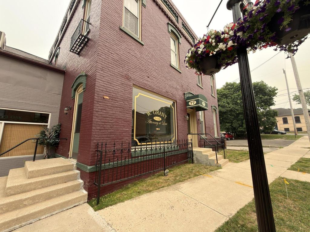 77 Oak Street, Manistee city