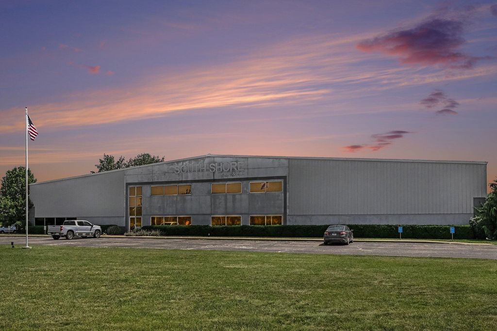2460 Meadowbrook Road, Benton charter township