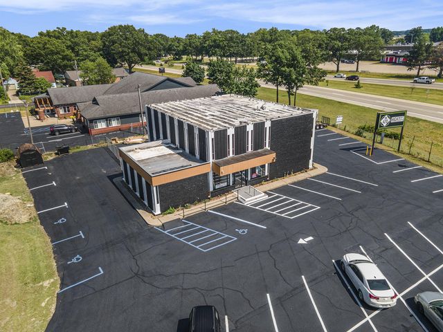 499 W Norton Avenue, Norton Shores