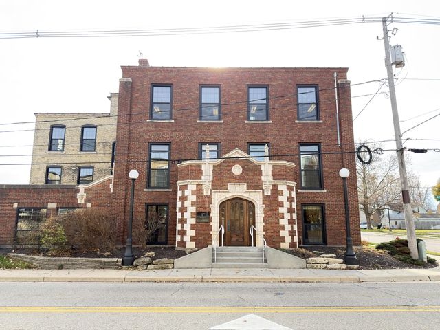 160 W Washington Avenue Unit: B, Zeeland