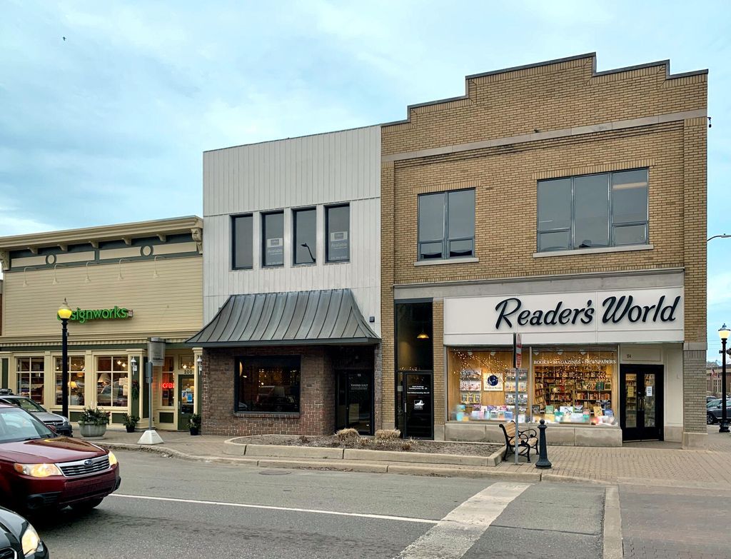 196 S River Avenue, Holland city