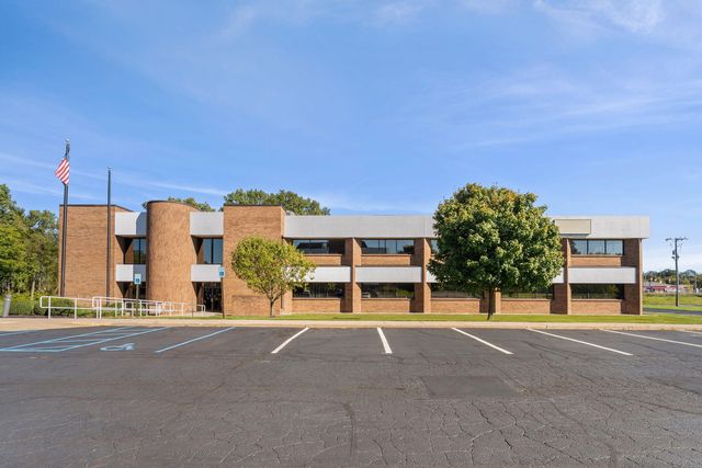 121 Clover Street, Holland
