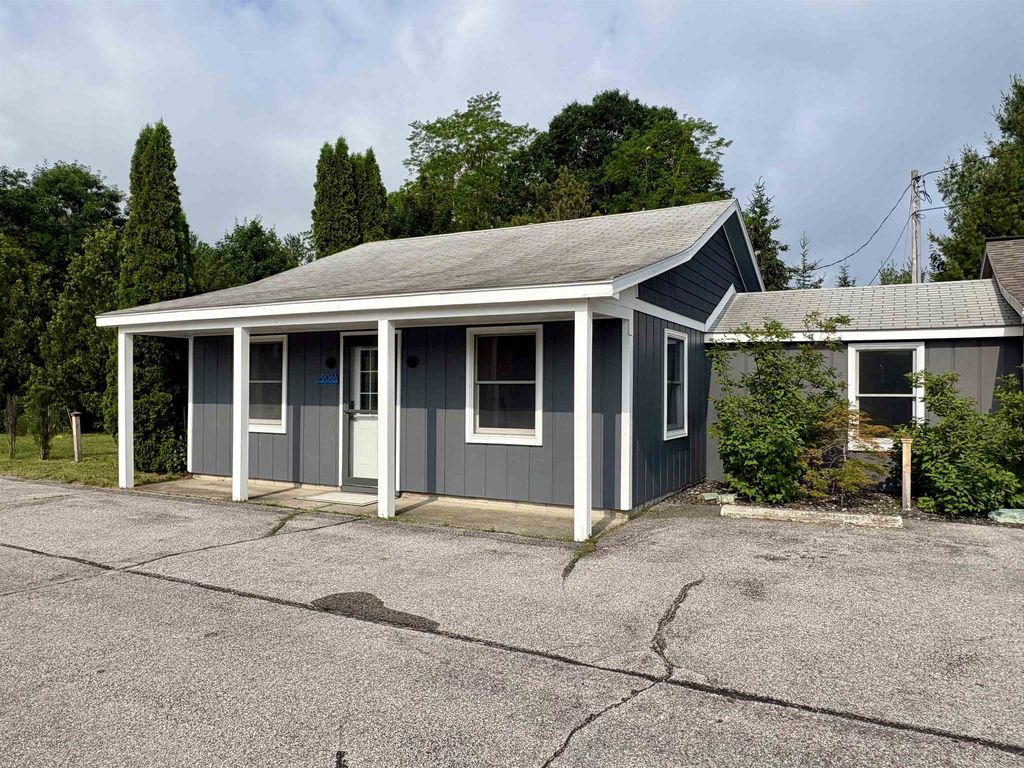 9066 N Bayshore, Elk Rapids township
