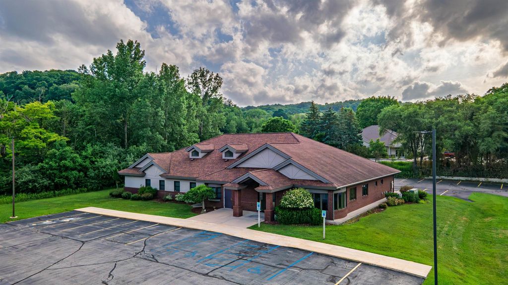 5015 N Royal, Traverse City city
