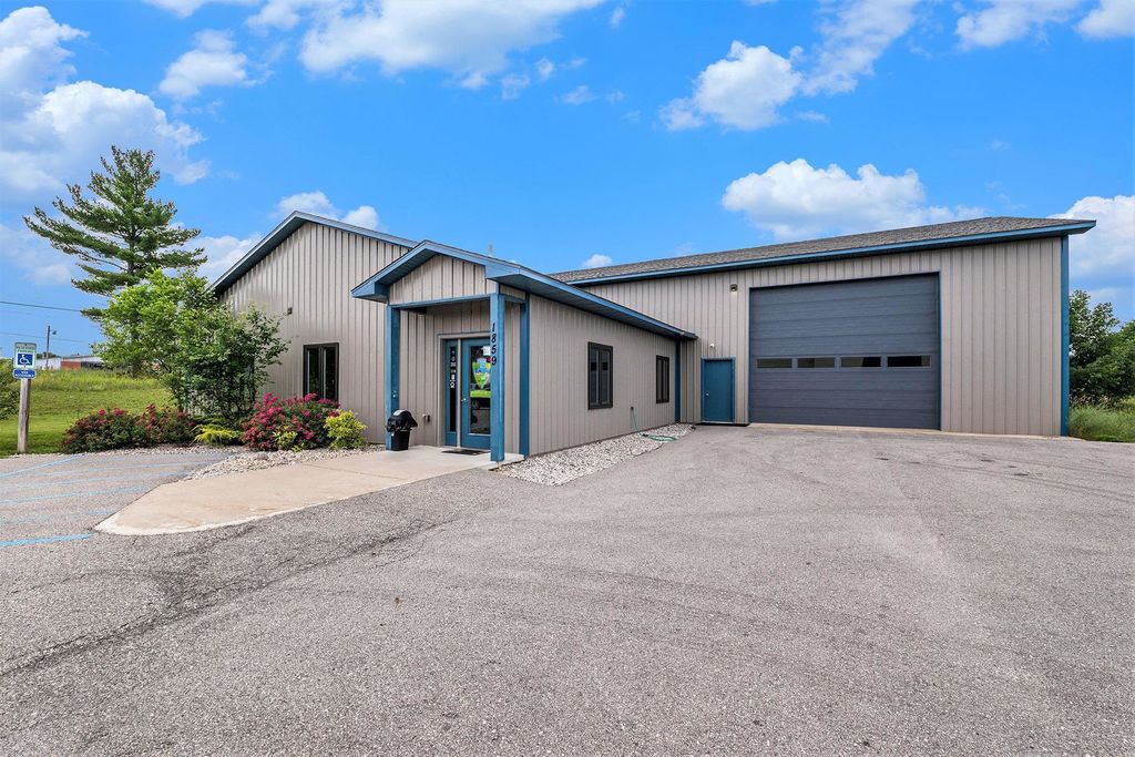 1859 Southpeak, Blair township