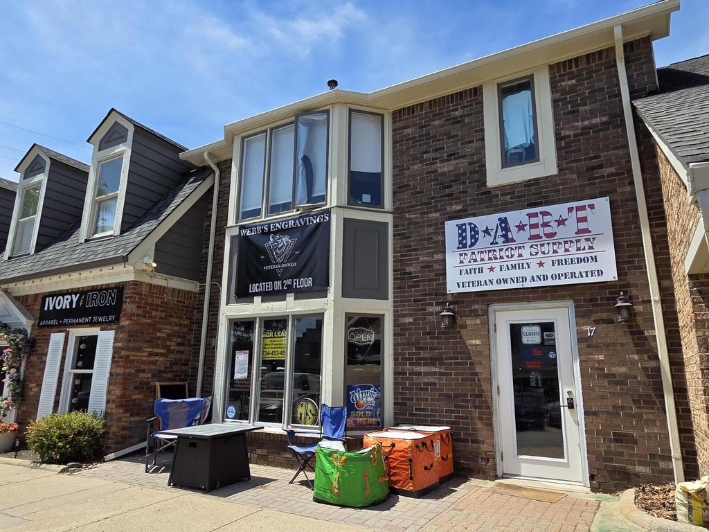 983 W Ann Arbor Trail Unit: 17, Plymouth city