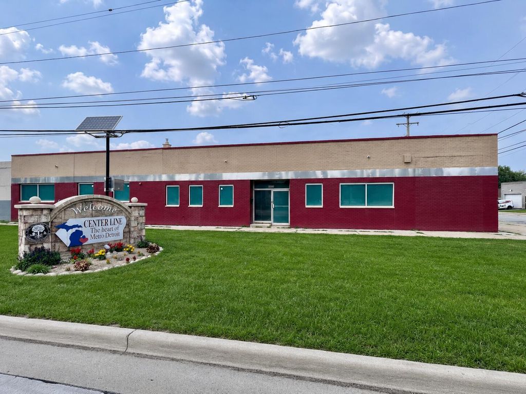 8833 E 10 Mile Road, Center Line city