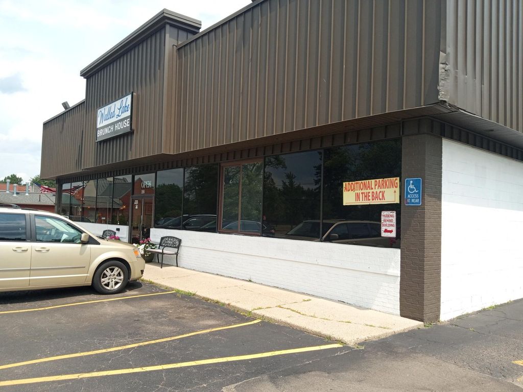 602 N Pontiac Trail Unit: B, Walled Lake city