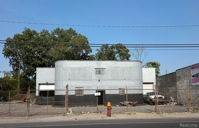 13960 Meyers Rd, Detroit