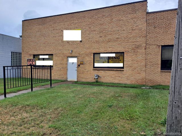 13118 E 9 Mile Rd, Warren