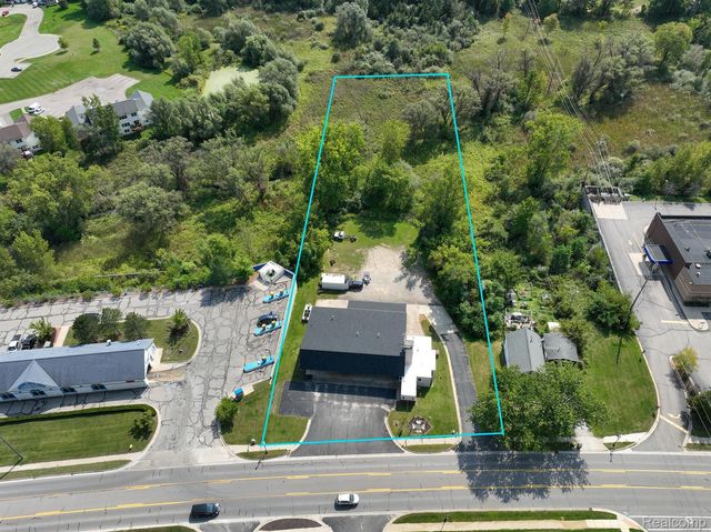 1066 E M 36, Pinckney
