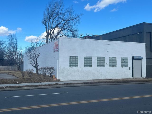 521 E 7 Mile Rd, Highland Park