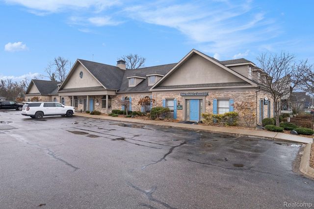 1063 W Hill Rd, Flint