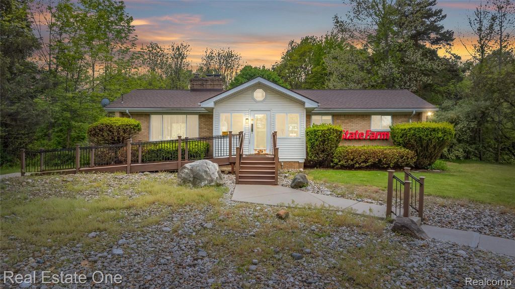 7217 Sashabaw Rd, Independence charter township
