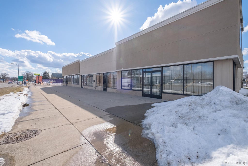 7021 N Saginaw St, Flint city