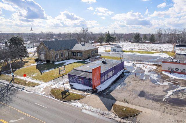 6925 N Saginaw St, Flint