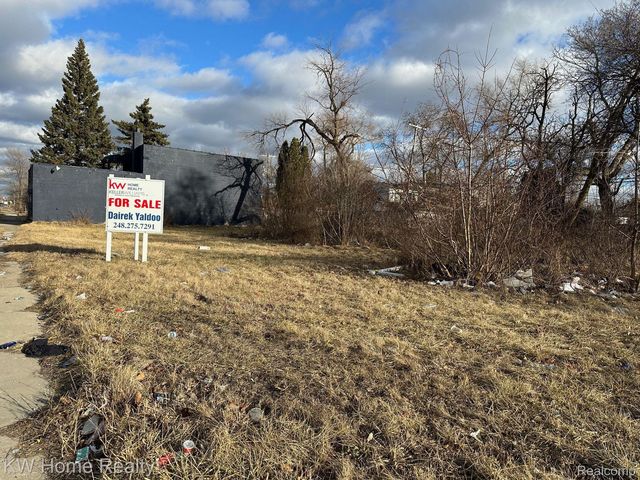 3302 E 7 Mile Rd, Detroit