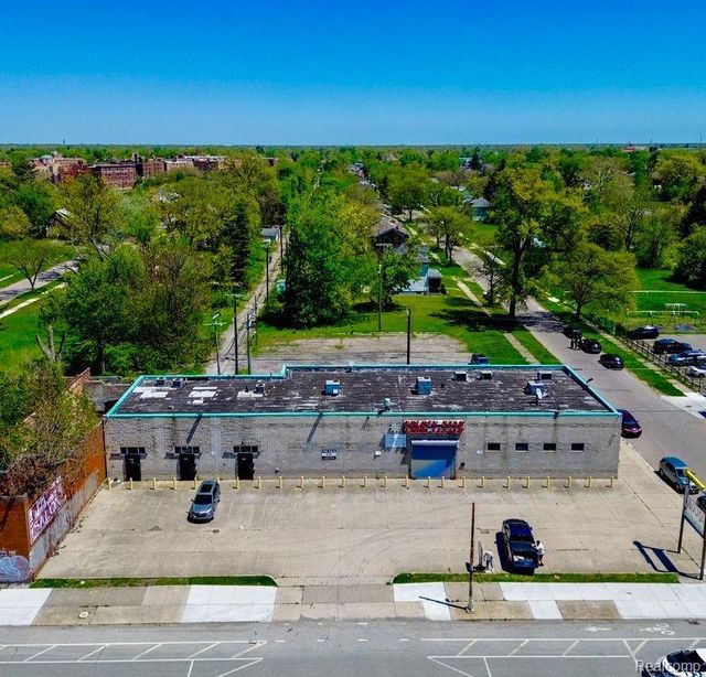 16600 Hamilton Ave, Highland Park