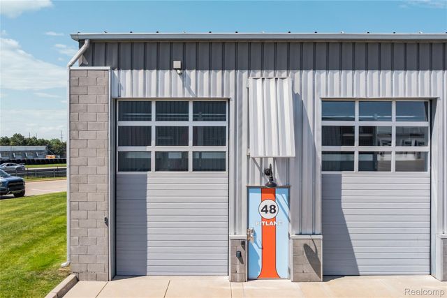 48 Pit Ln, Pontiac
