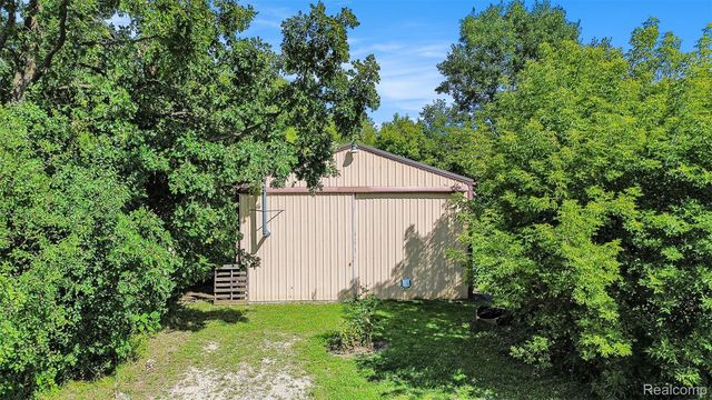 3361 S Center Road, Burton