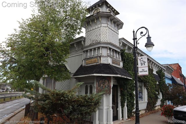 216 S Broad Street, Holly