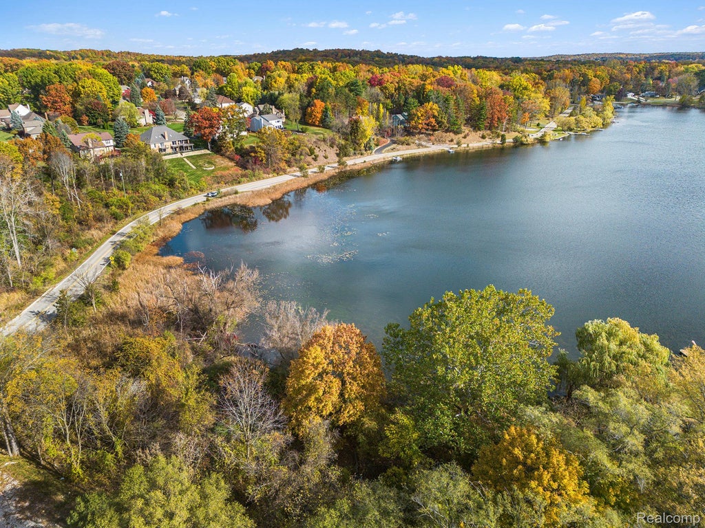 8050 Ortonville Road, Independence charter township