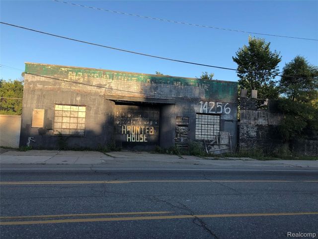 14256 Wyoming, Detroit