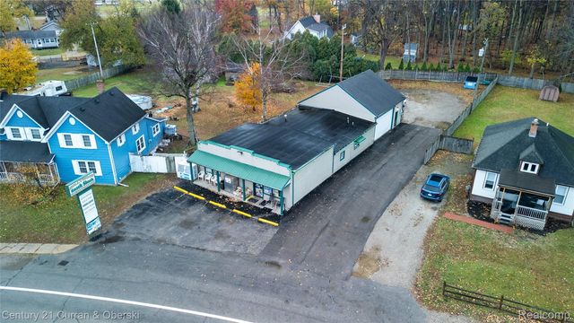 27996 Waltz Road, New Boston