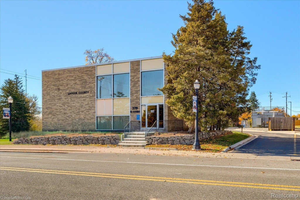 279 N Court Street, Lapeer city