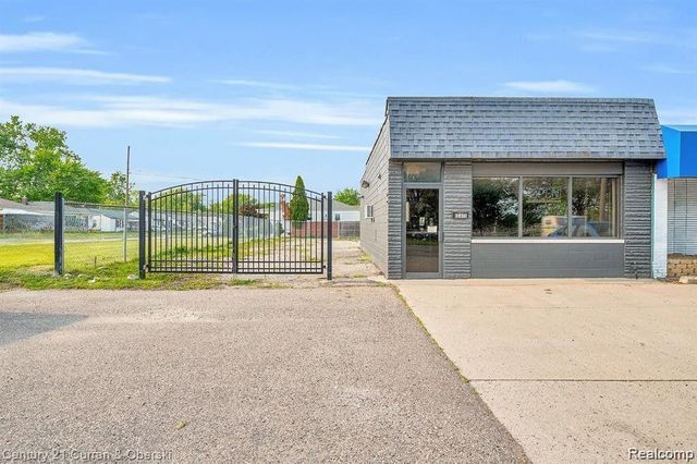 15615 E 10 Mile Road, Eastpointe