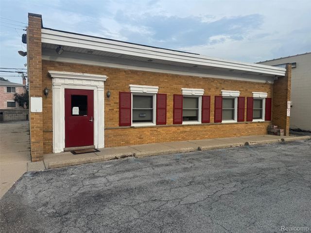 28730 Harper Avenue, St. Clair Shores