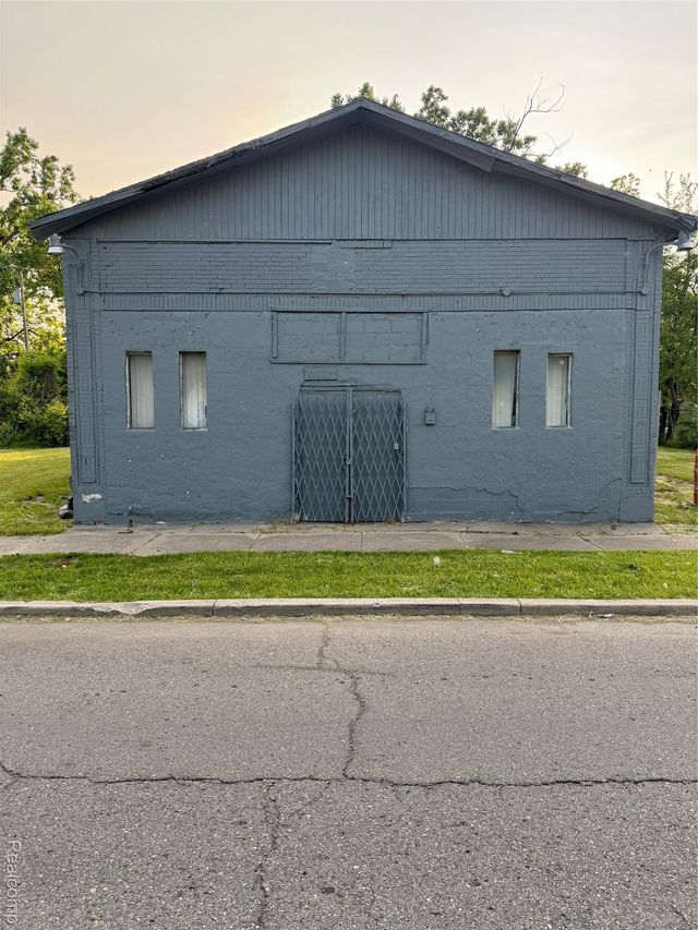 17885 Dequindre Street, Detroit