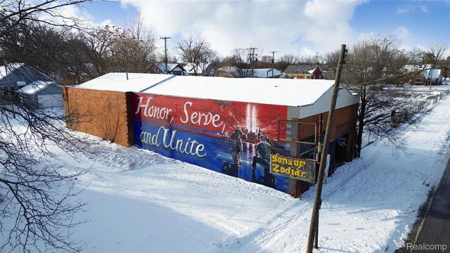 1545 M L King Avenue, Flint