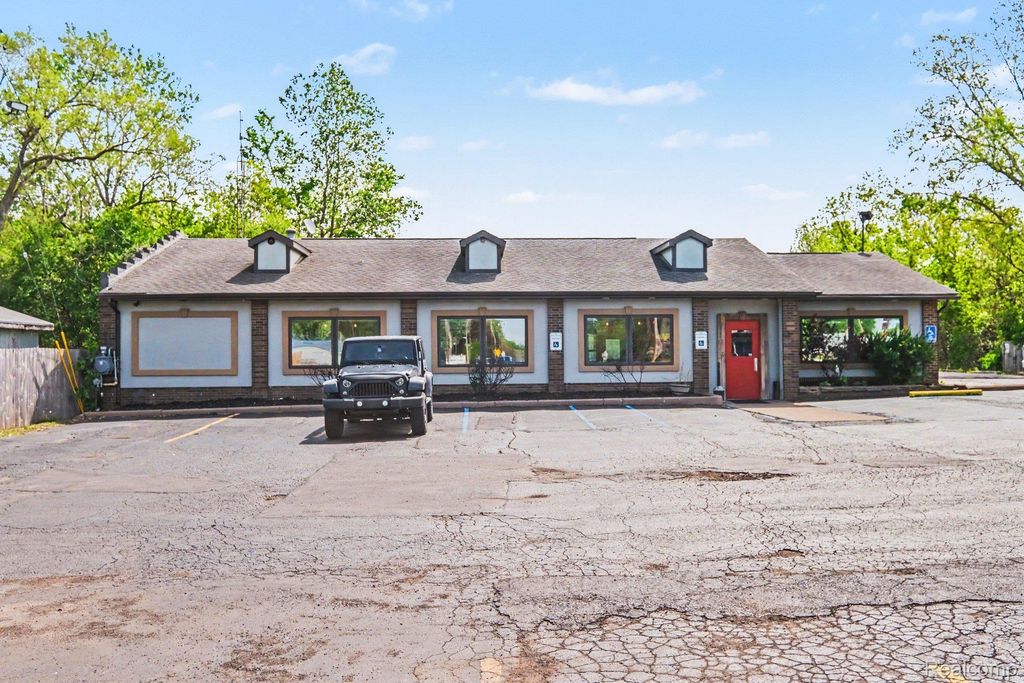 5153 Fenton Road, Flint city