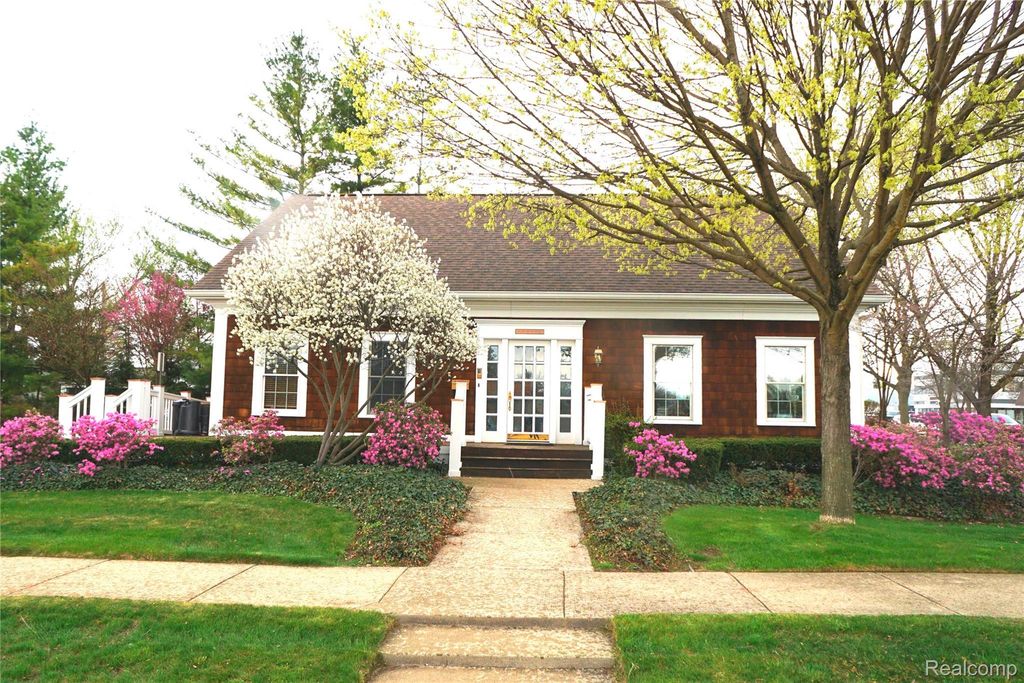 907 W 14 Mile Road, Clawson city