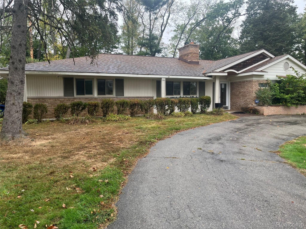 240 Applewood Lane, Bloomfield charter township