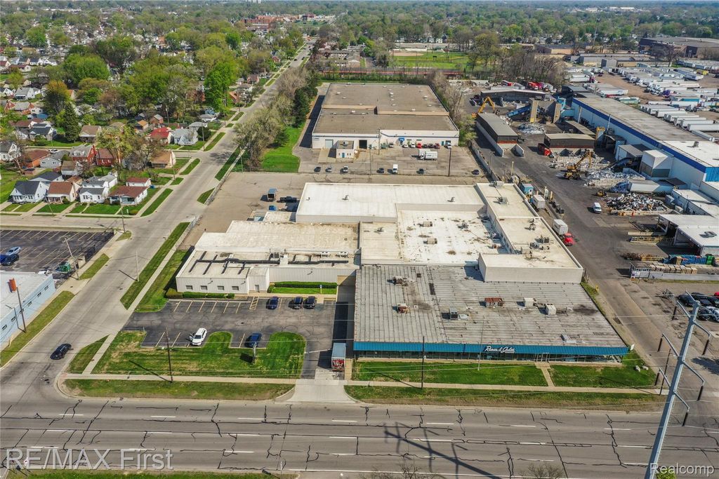 8655 E 8 Mile Road, Warren city