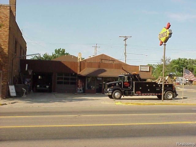 303 E Grand River Road, Howell
