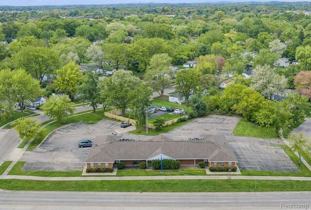 989 University Drive, Pontiac