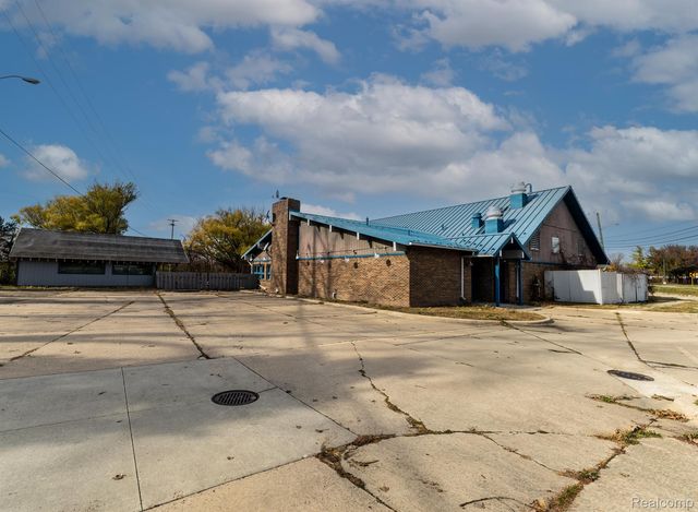 240 N River Road, Mt. Clemens