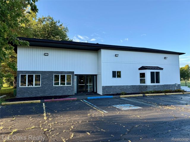 5046 Davison Road, Burton
