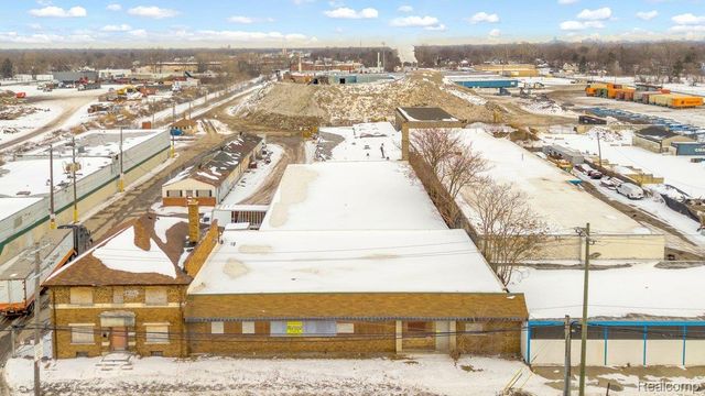 14290 Meyers Road, Detroit