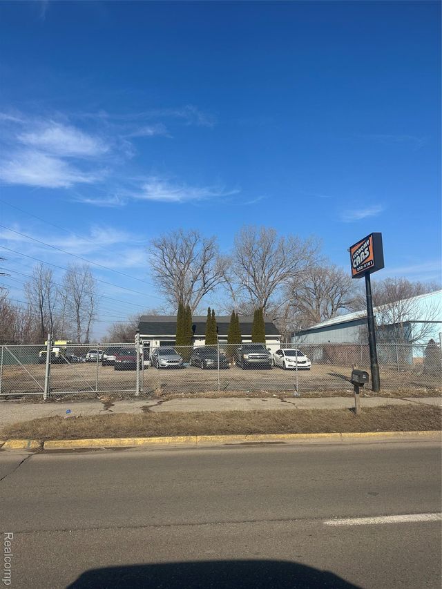 4084 N Dort Highway, Flint
