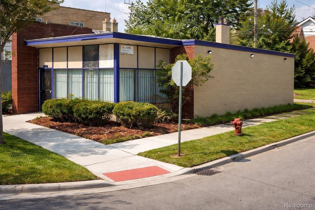 15545 Mack Avenue, Detroit city