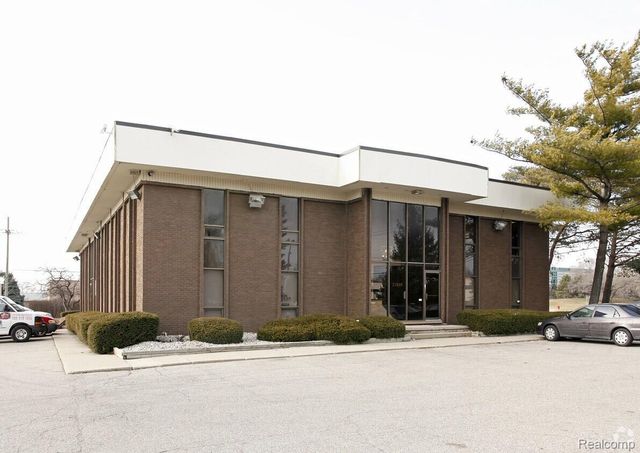 23999 W 10 Mile Road, Southfield