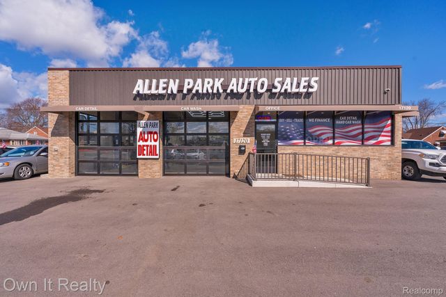 17120 Ecorse Road, Allen Park