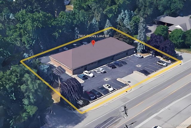 7805 Cooley Lake Road, West Bloomfield
