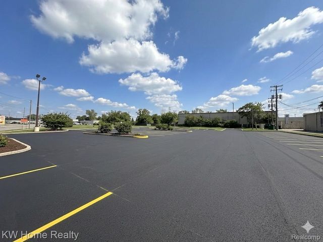 20800 Groesbeck Highway, Warren