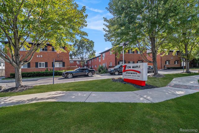 629 W Maple Road, Commerce Twp