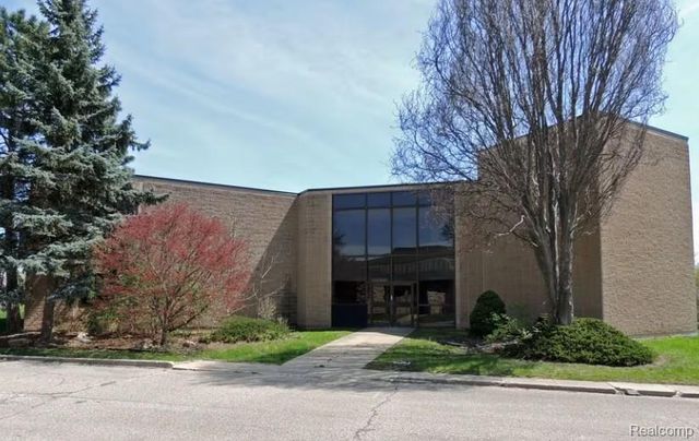 5057 W Bristol Road, Flint